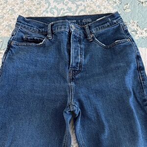 OLD NAVY EXTRA HIGH RISE SKI-HI STRAIGHT JEANS in Size 6